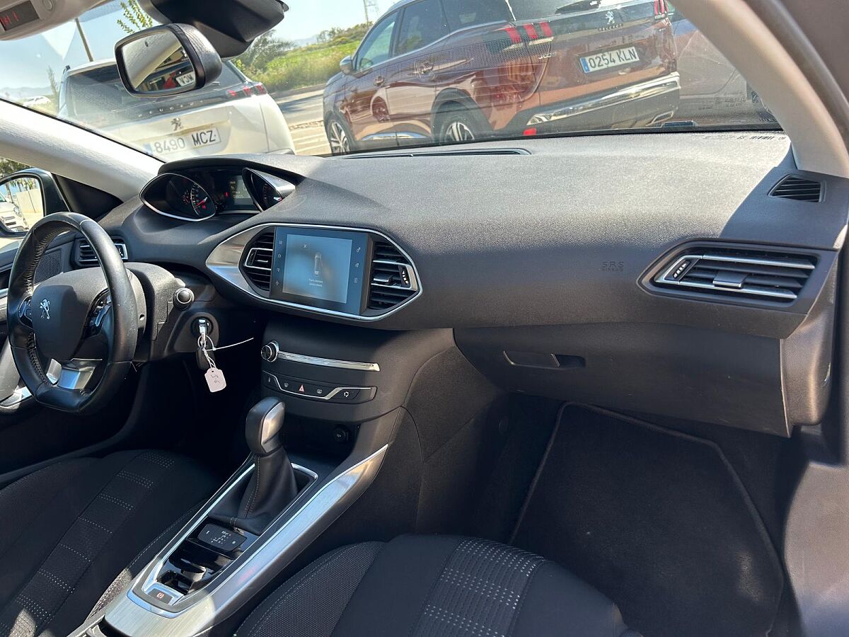 PEUGEOT 308 ALLURE 1.2 E-THP AUTO SPANISH LHD IN SPAIN 61000 MILES SUPERB 2017